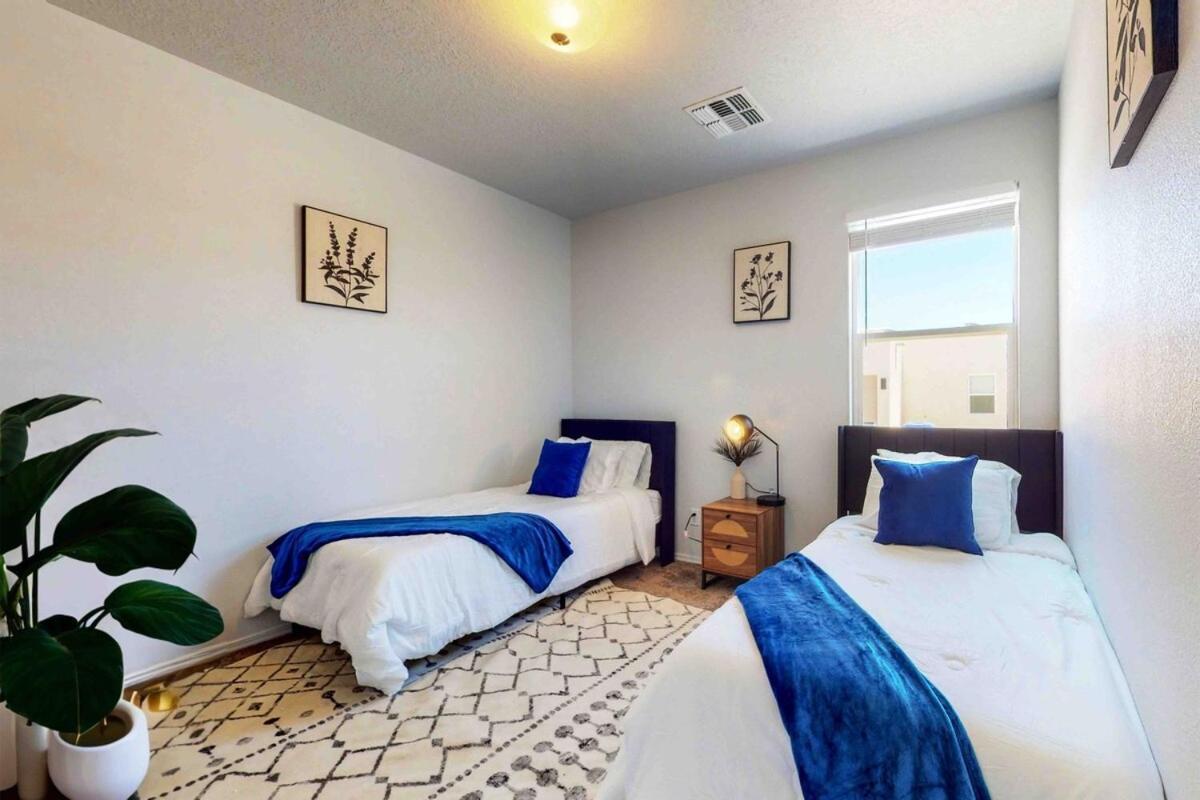 Modern Home 3Br Next To Airport, Netflix, Casino アルバカーキ エクステリア 写真