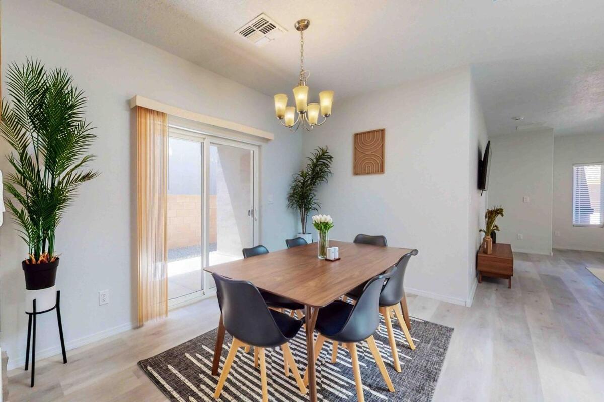 Modern Home 3Br Next To Airport, Netflix, Casino アルバカーキ エクステリア 写真