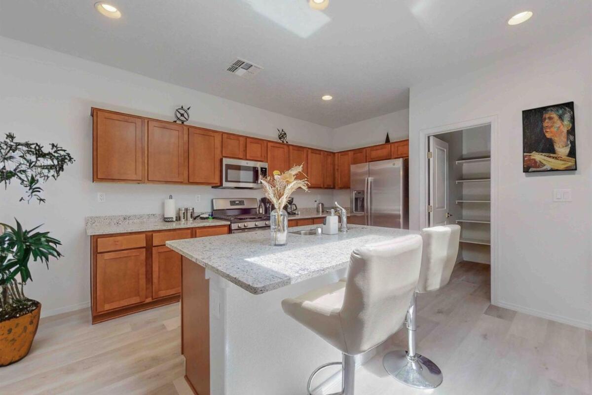 Modern Home 3Br Next To Airport, Netflix, Casino アルバカーキ エクステリア 写真